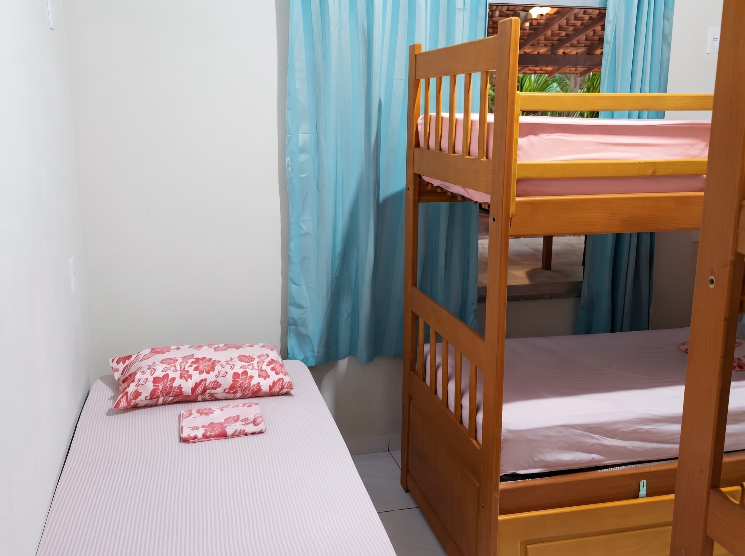 Quarto 5 — Compartilhado feminino, 5 pessoas